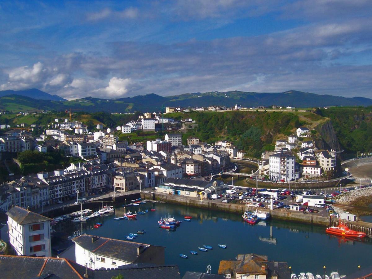 Room In Lodge - Double And Single Room - Pension Oria 1 Luarca Eksteriør billede